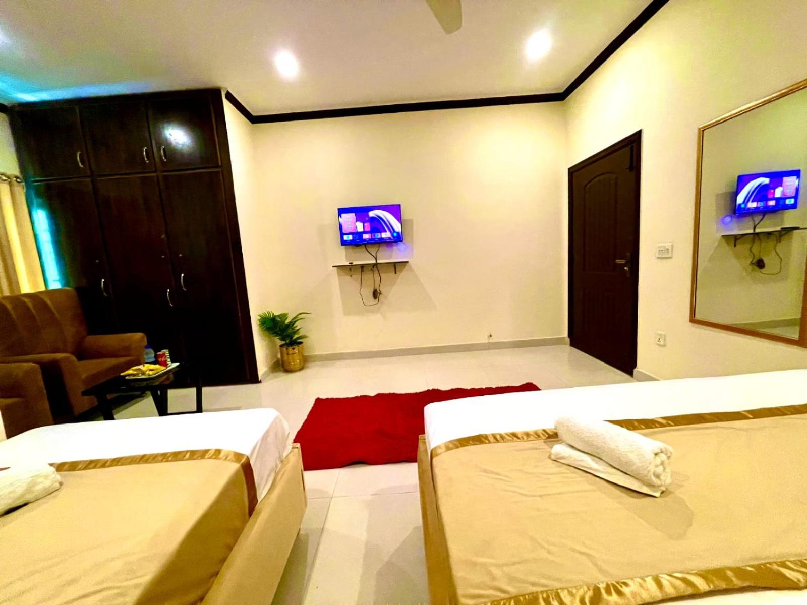 Go Guest House Lhr view 2