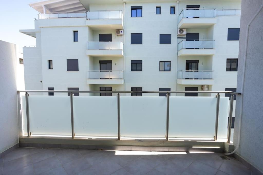 Central Seaview Apartment by PikHost