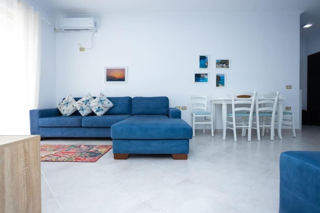 Central Seaview Apartment by PikHost