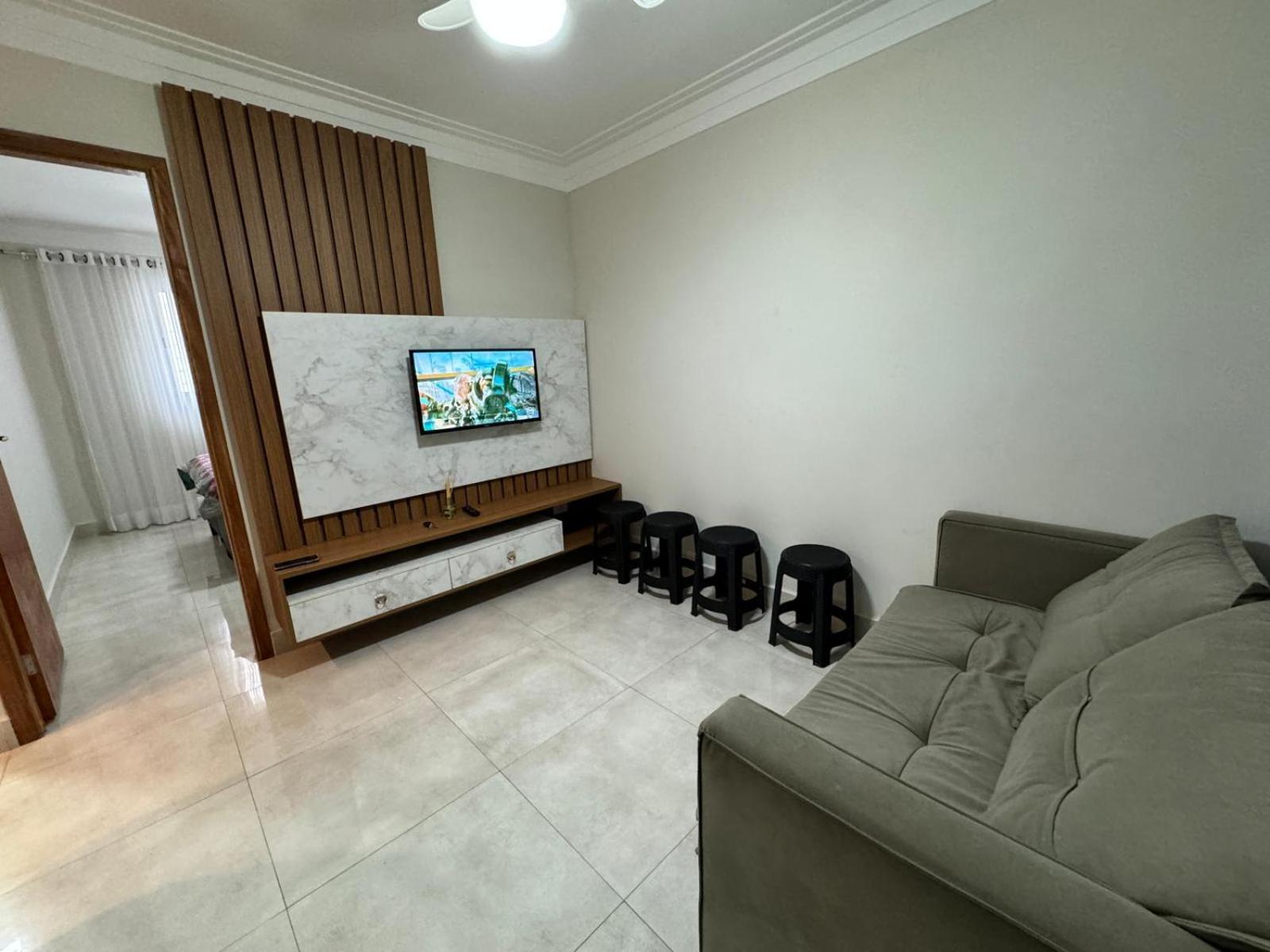 Apê 50 metros da praia, centro da Mirim, Wi-fi, 6 pessoas