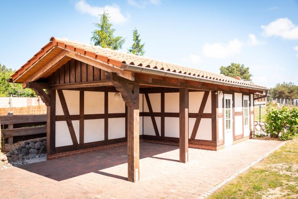 Reethus-am-Hafen Reetdachhaus Westbrise mit Garten und Blick aufs Wasser
