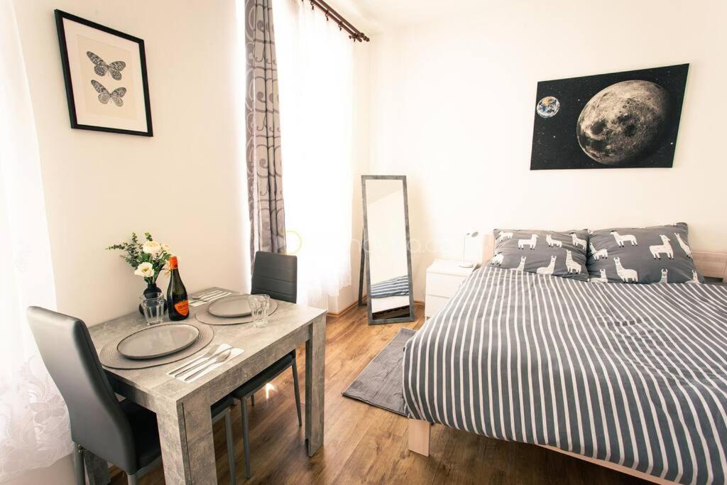 Aurion Pilsen Center - Stylish Apartment for 2