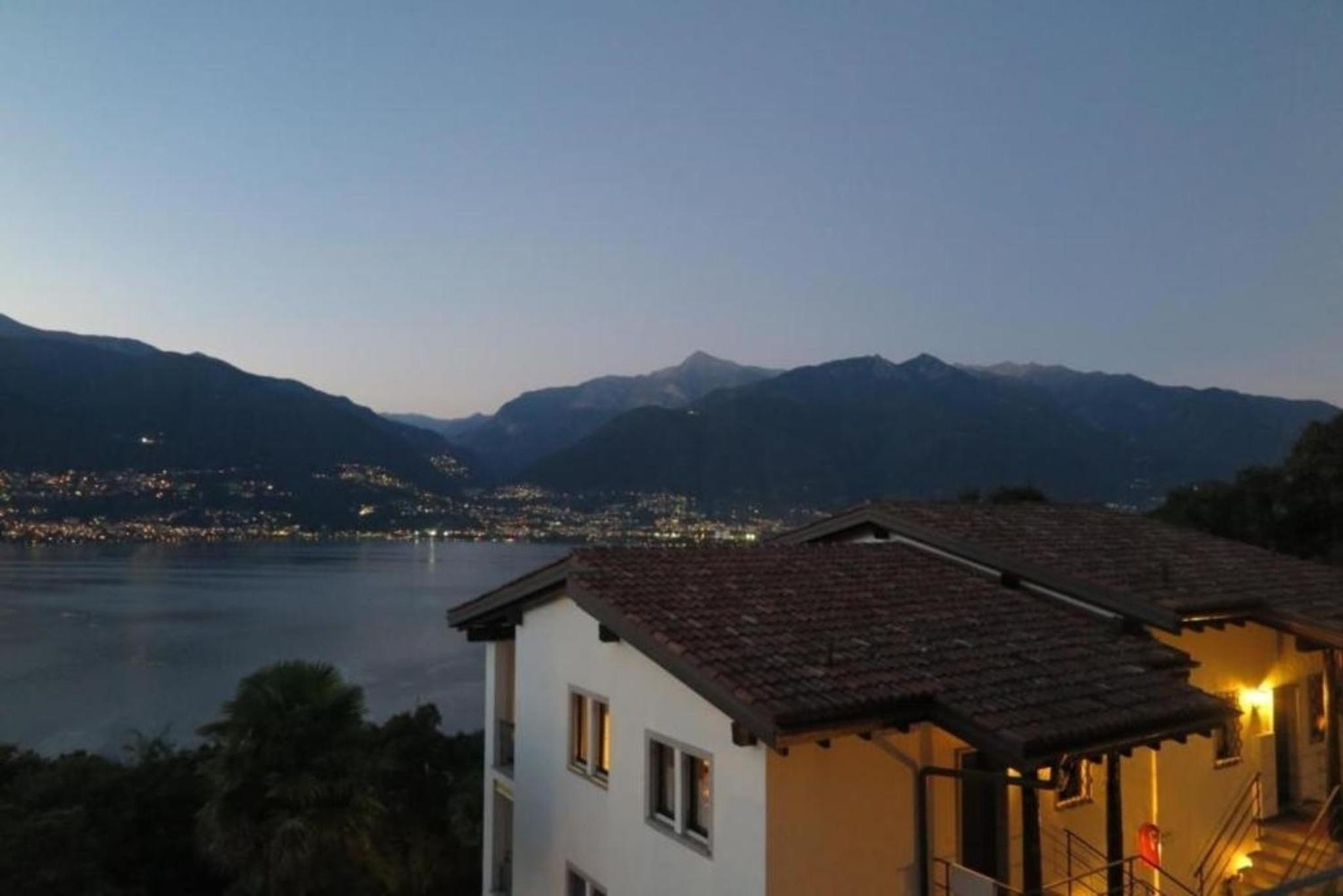 Residenza Viramonte - Casa Bianca, Wohnung 13 mit Privatgarten