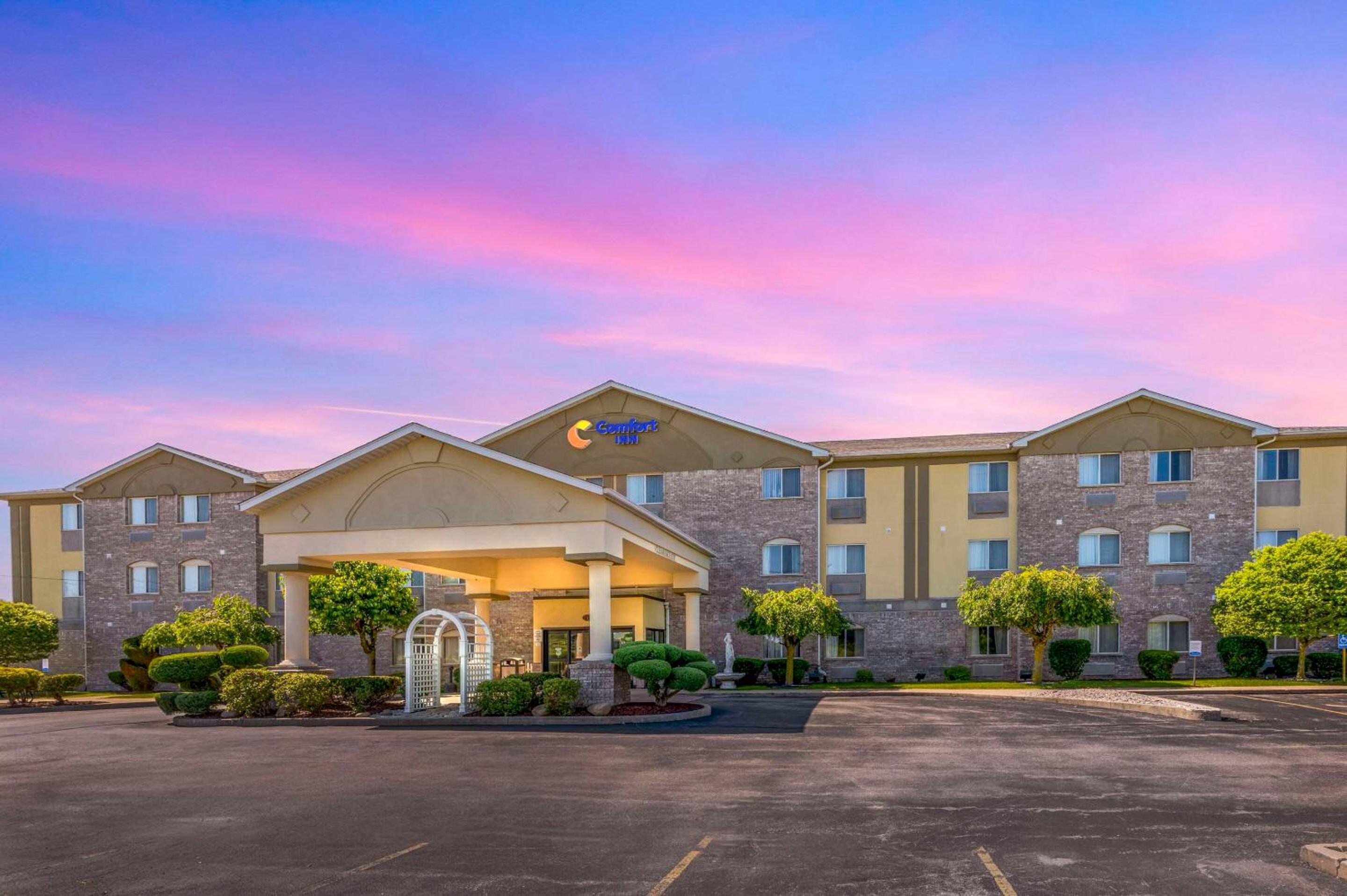 Comfort Inn Fremont view 3