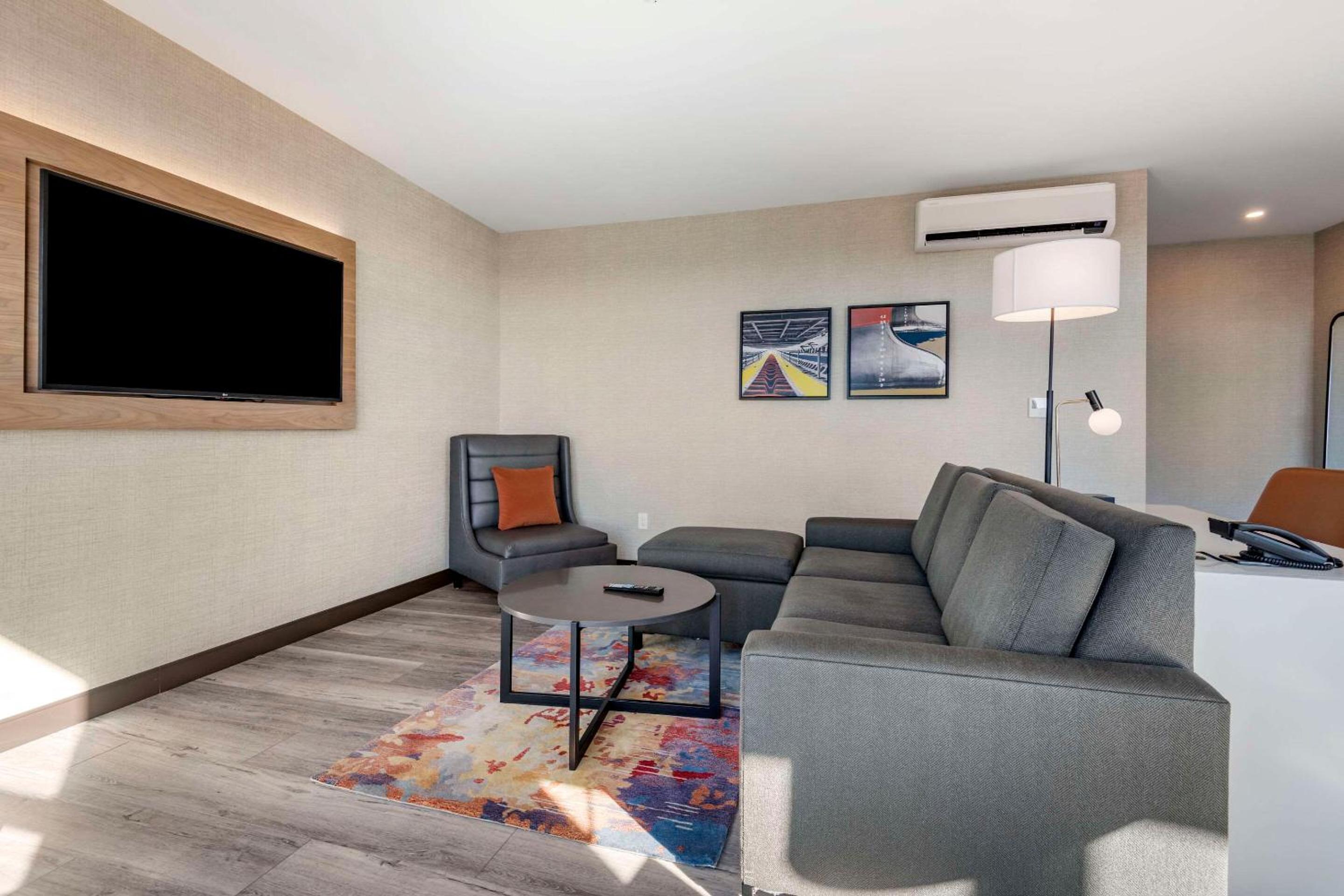 Portland Vacations - Cambria Hotel Portland Downtown Old Port - Property Image 78