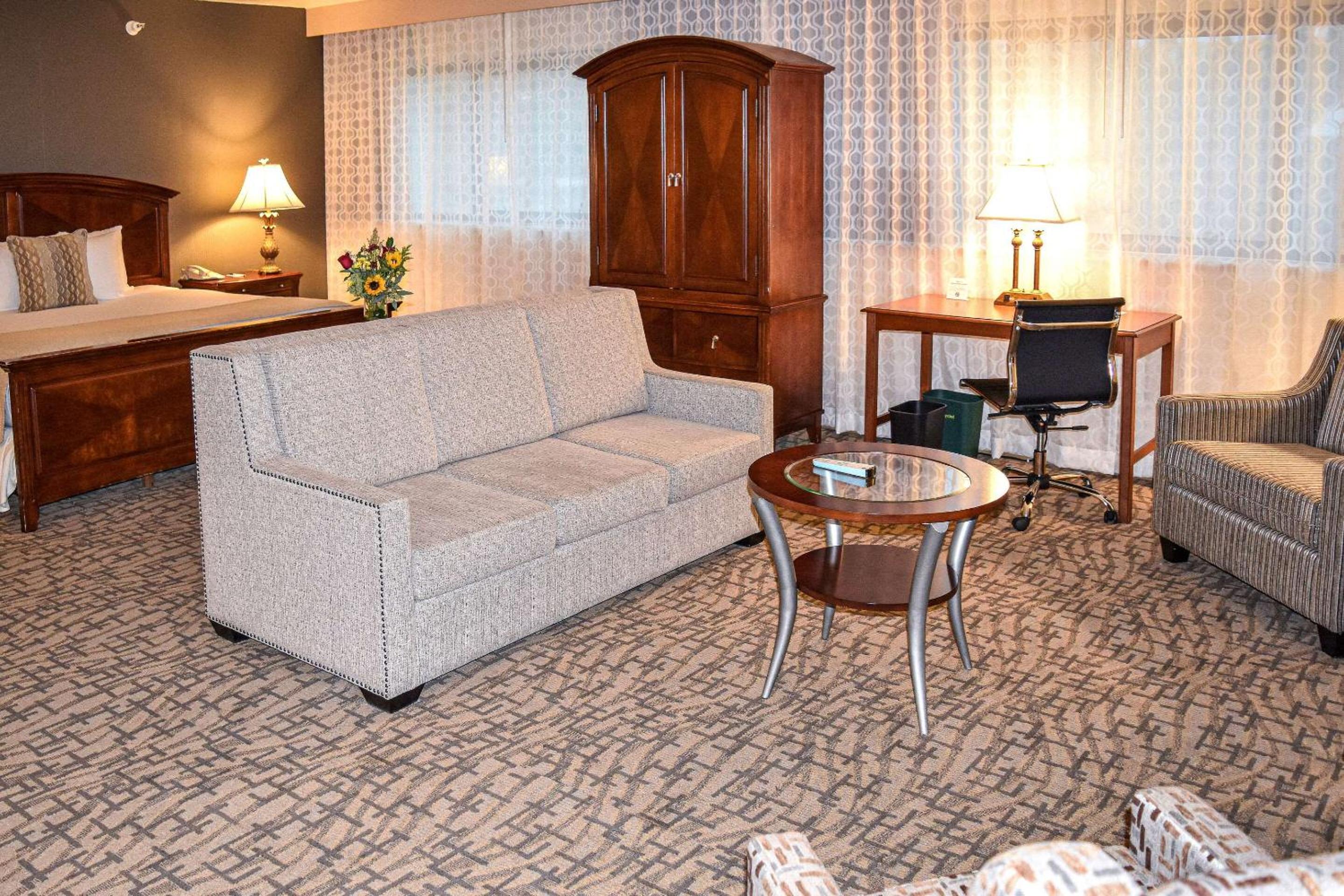Comfort Inn  Suites Downtown Tacoma - Property Image 1