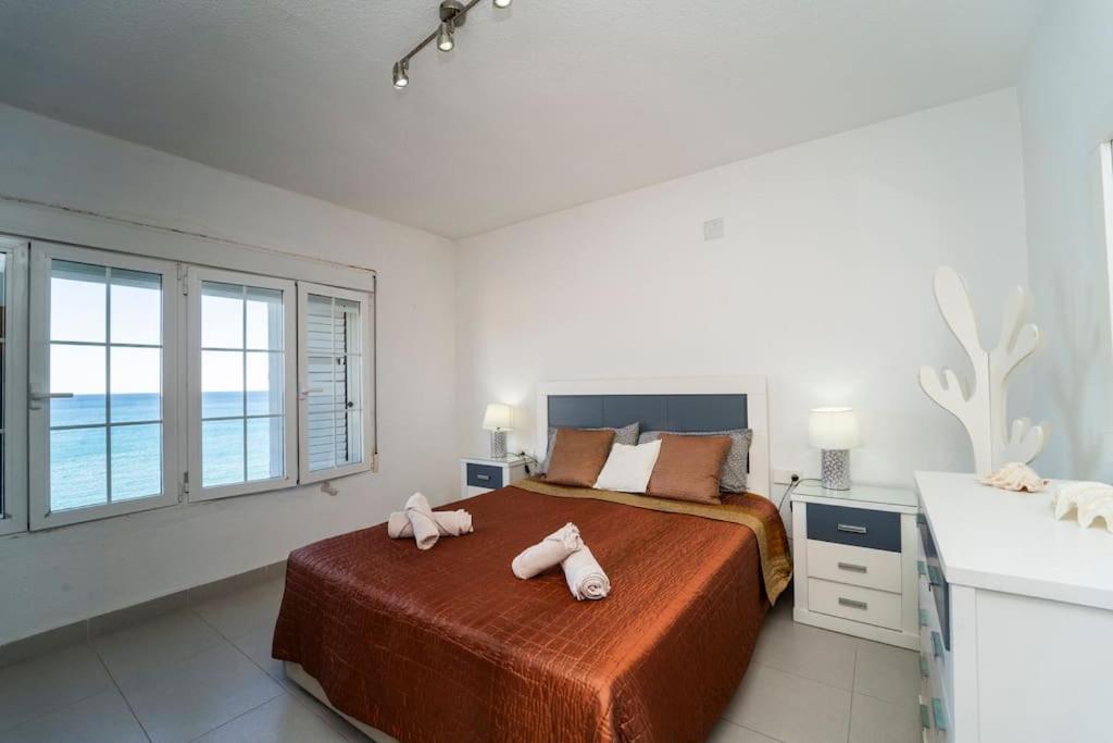 Seaview Bliss - Playa Flamenca Beachfront Bungalow
