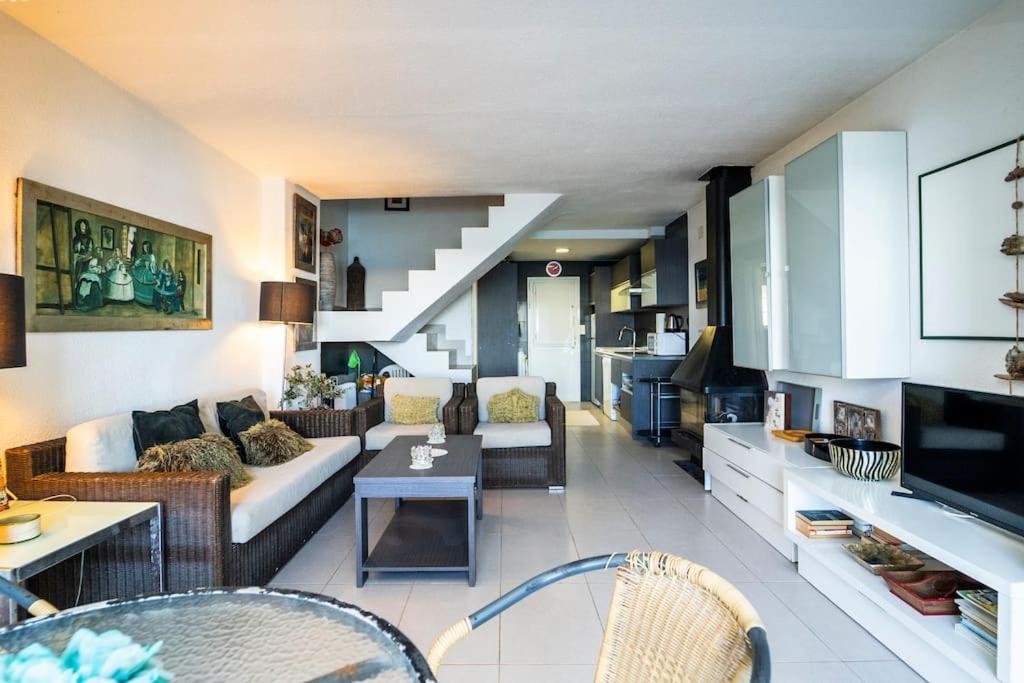 Seaview Bliss - Playa Flamenca Beachfront Bungalow