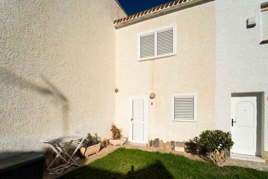 Seaview Bliss - Playa Flamenca Beachfront Bungalow