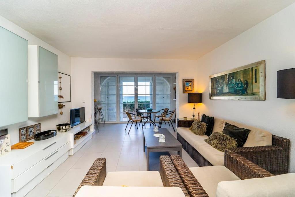 Seaview Bliss - Playa Flamenca Beachfront Bungalow