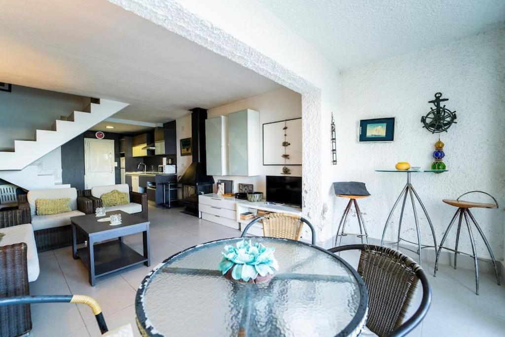 Seaview Bliss - Playa Flamenca Beachfront Bungalow