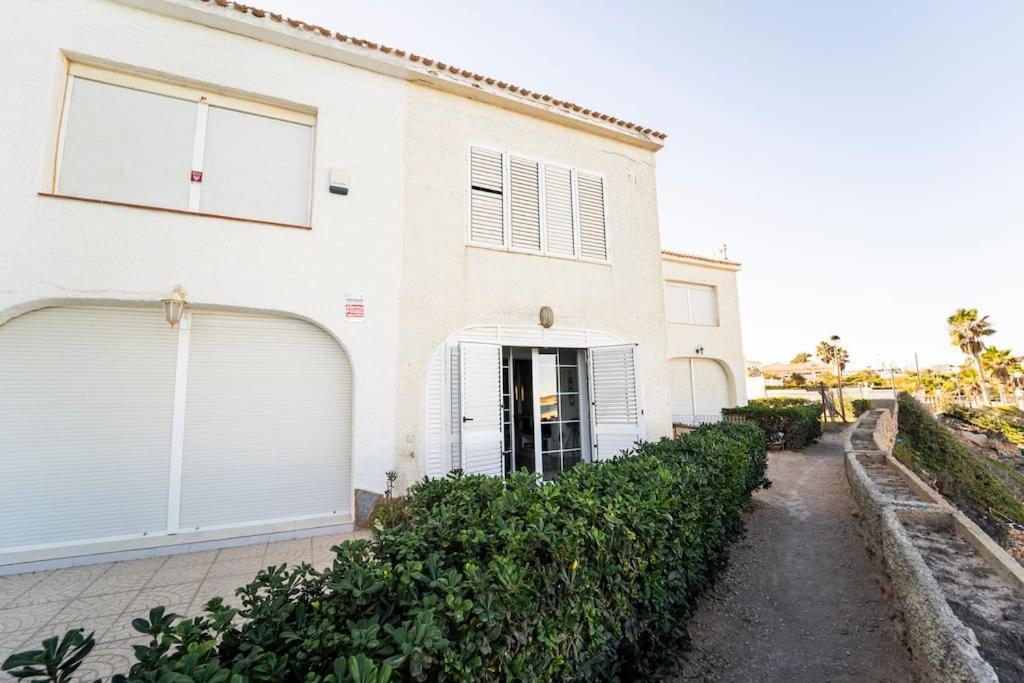 Seaview Bliss - Playa Flamenca Beachfront Bungalow