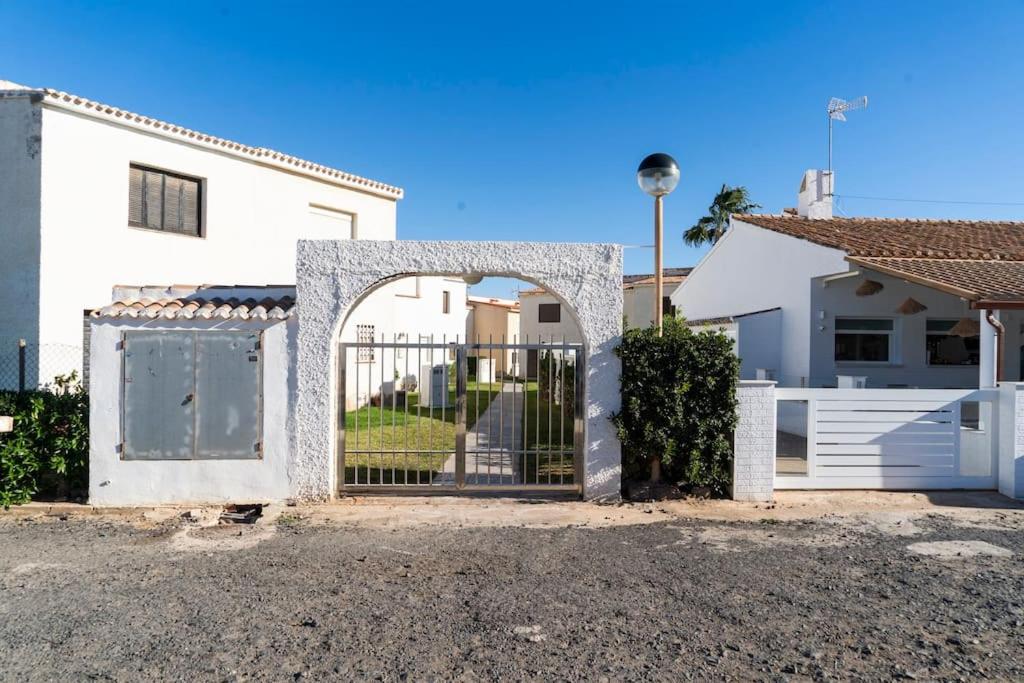 Seaview Bliss - Playa Flamenca Beachfront Bungalow
