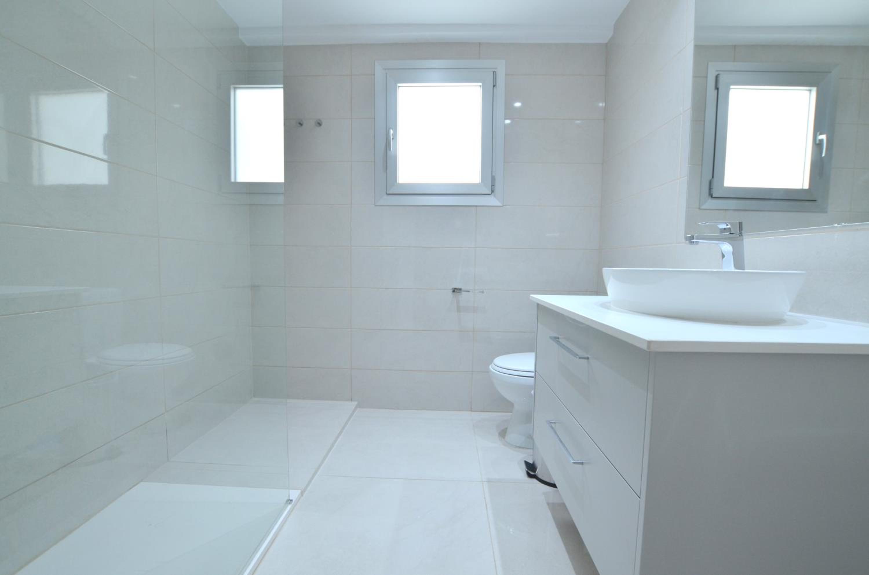 Finikoudes 3 Bedroom Seaview Flat