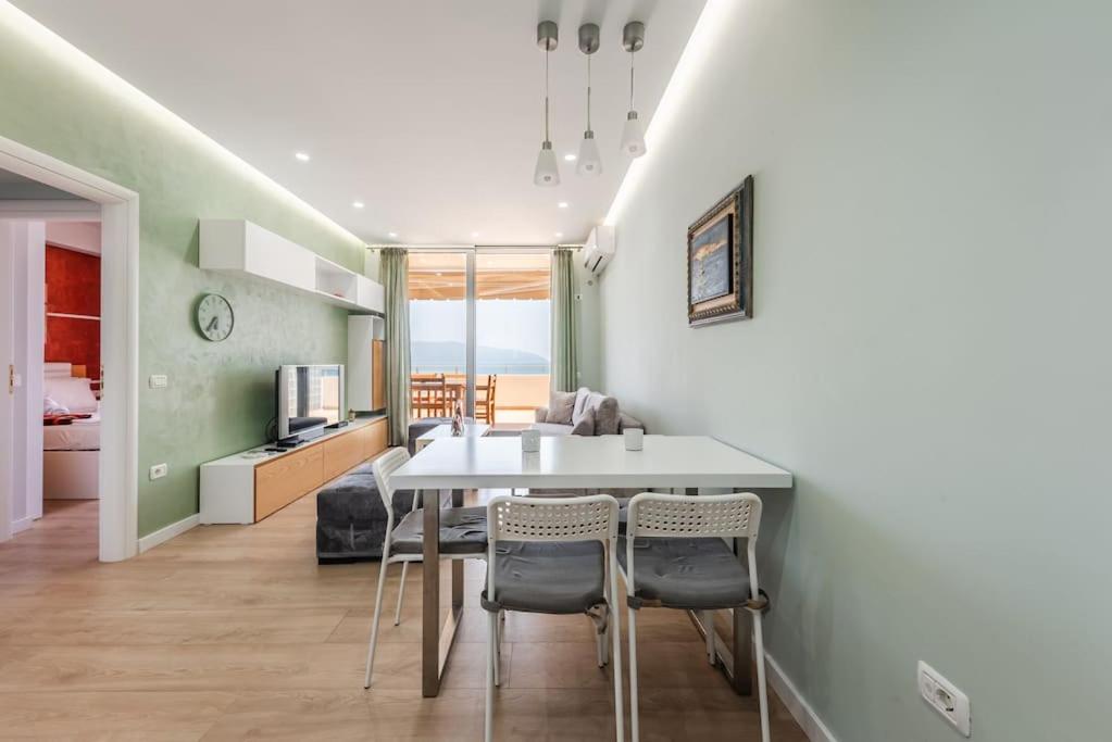 Naos' Beach Apartment