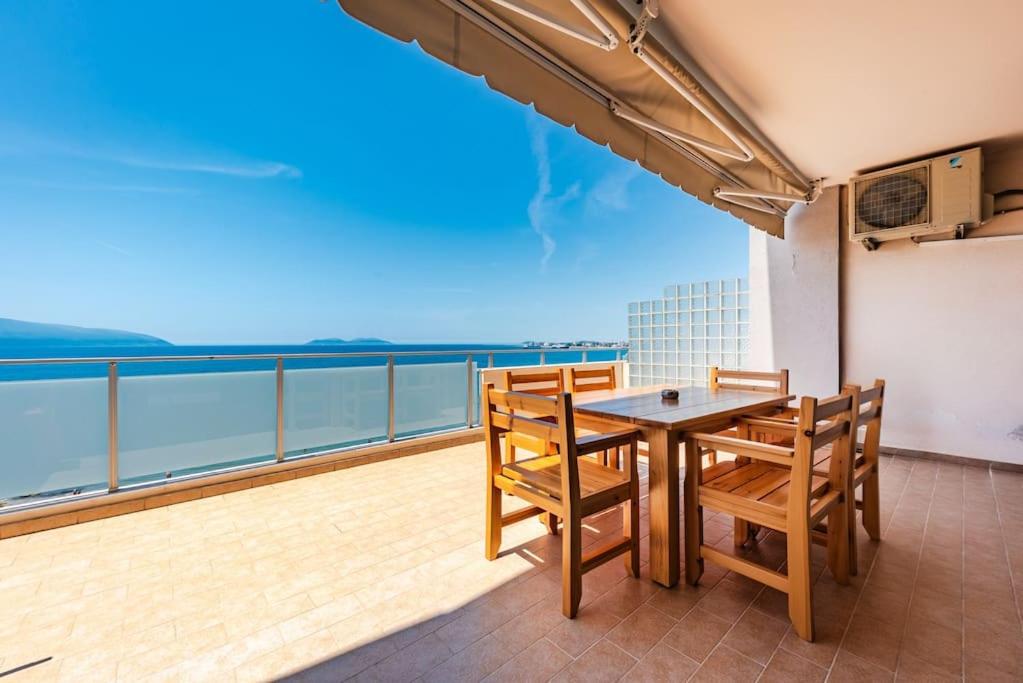 Naos' Beach Apartment