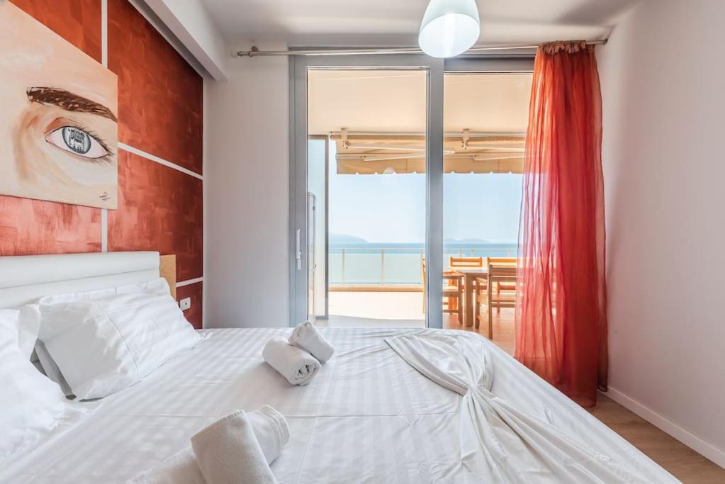 Naos' Beach Apartment