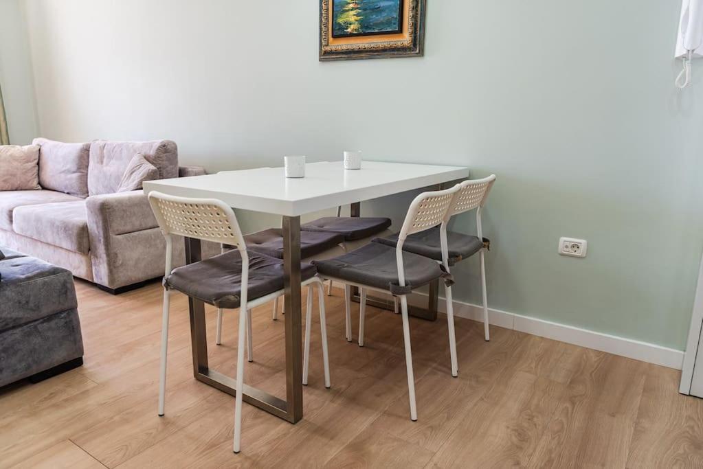 Naos' Beach Apartment