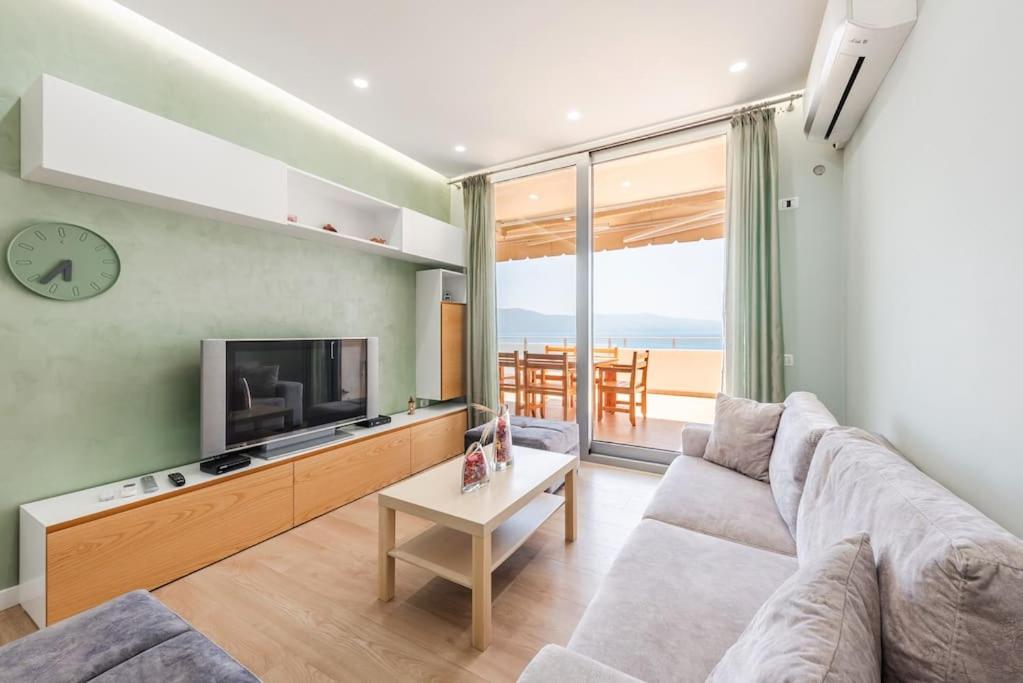 Naos' Beach Apartment