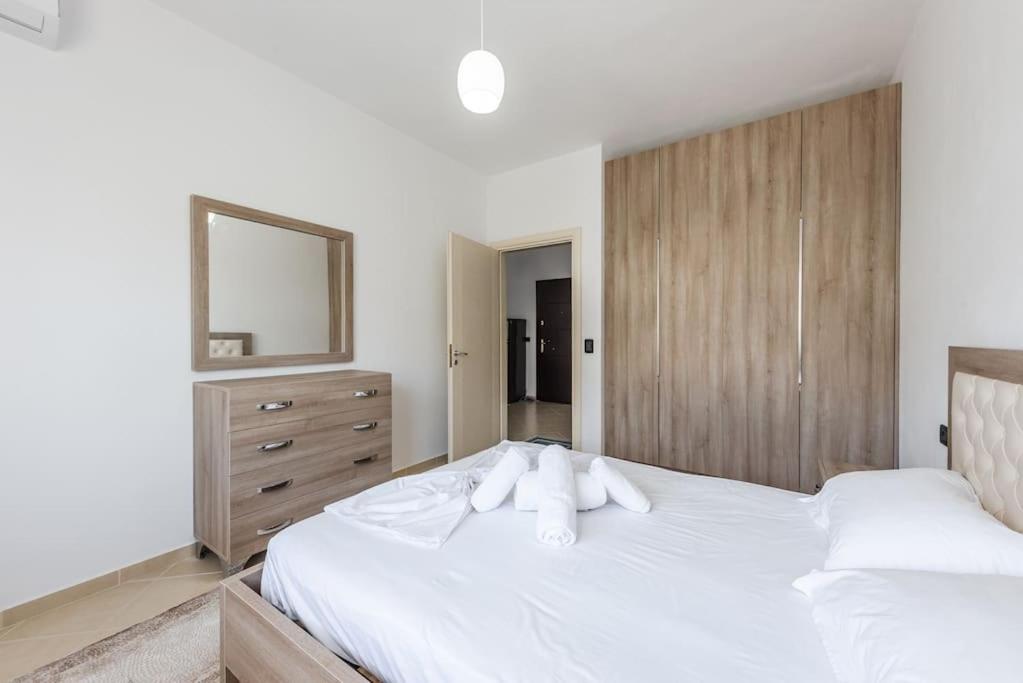 Comfort Beach Apartment by PikHost