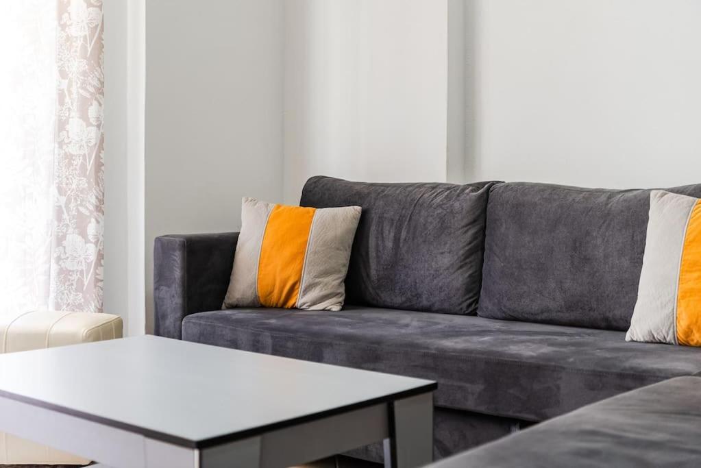 Comfort Beach Apartment by PikHost