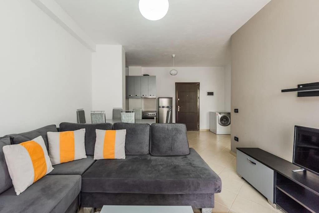 Comfort Beach Apartment by PikHost
