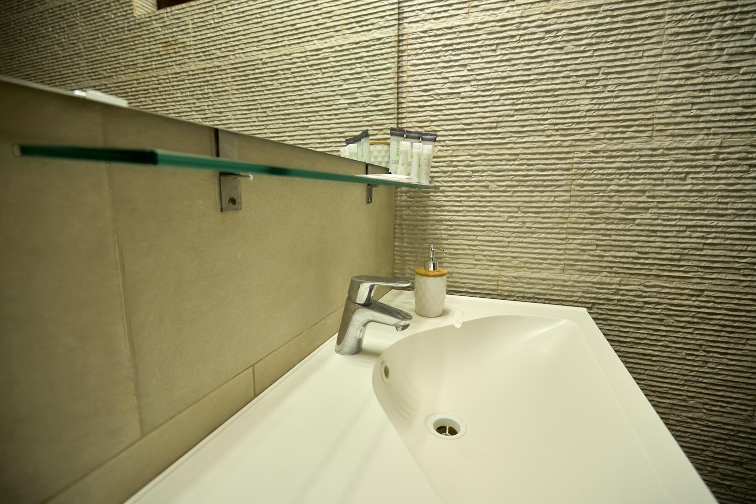 Therme Airport Resort