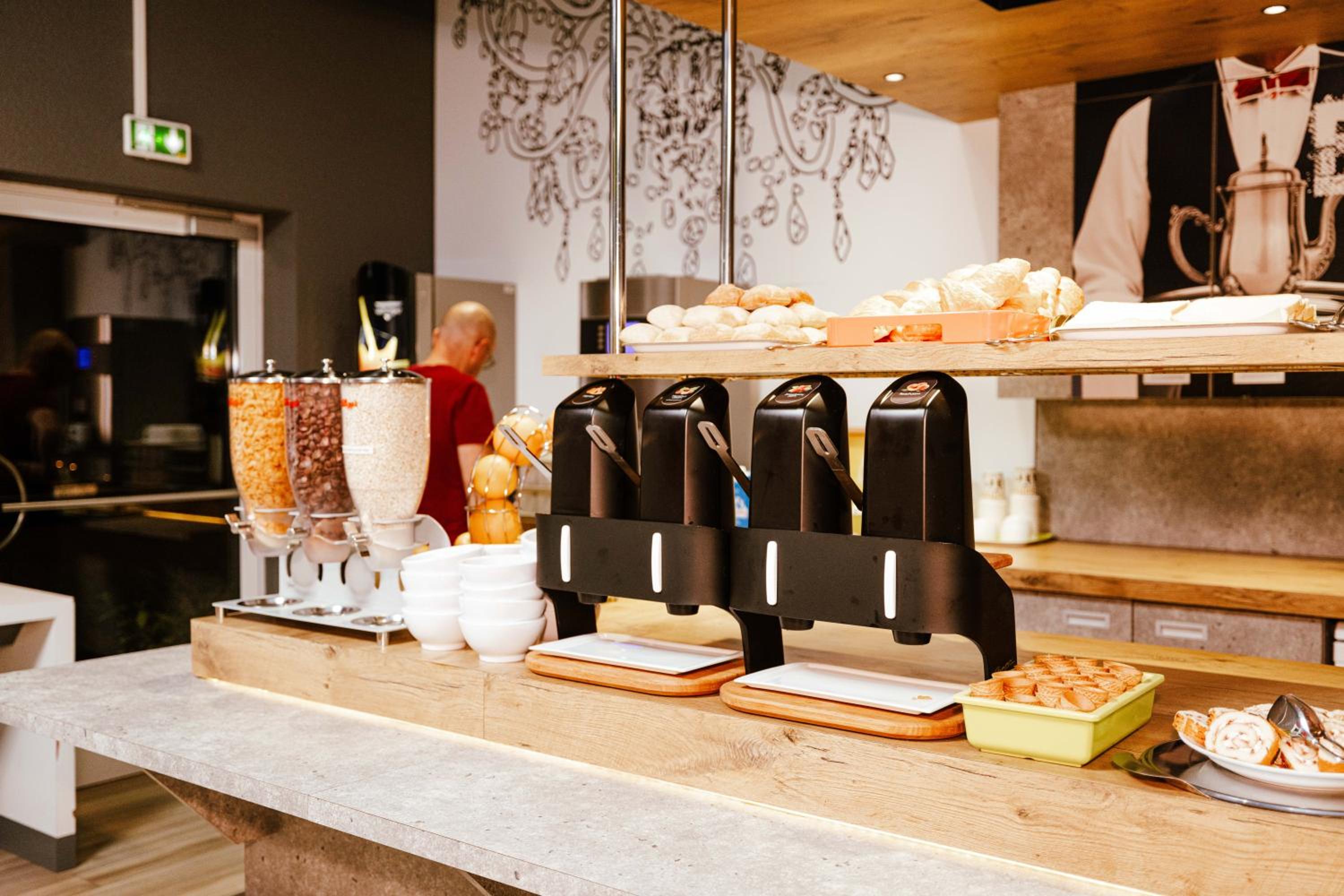 Luxembourg Vacations - ibis Budget Luxembourg Aeroport - Property Image 3