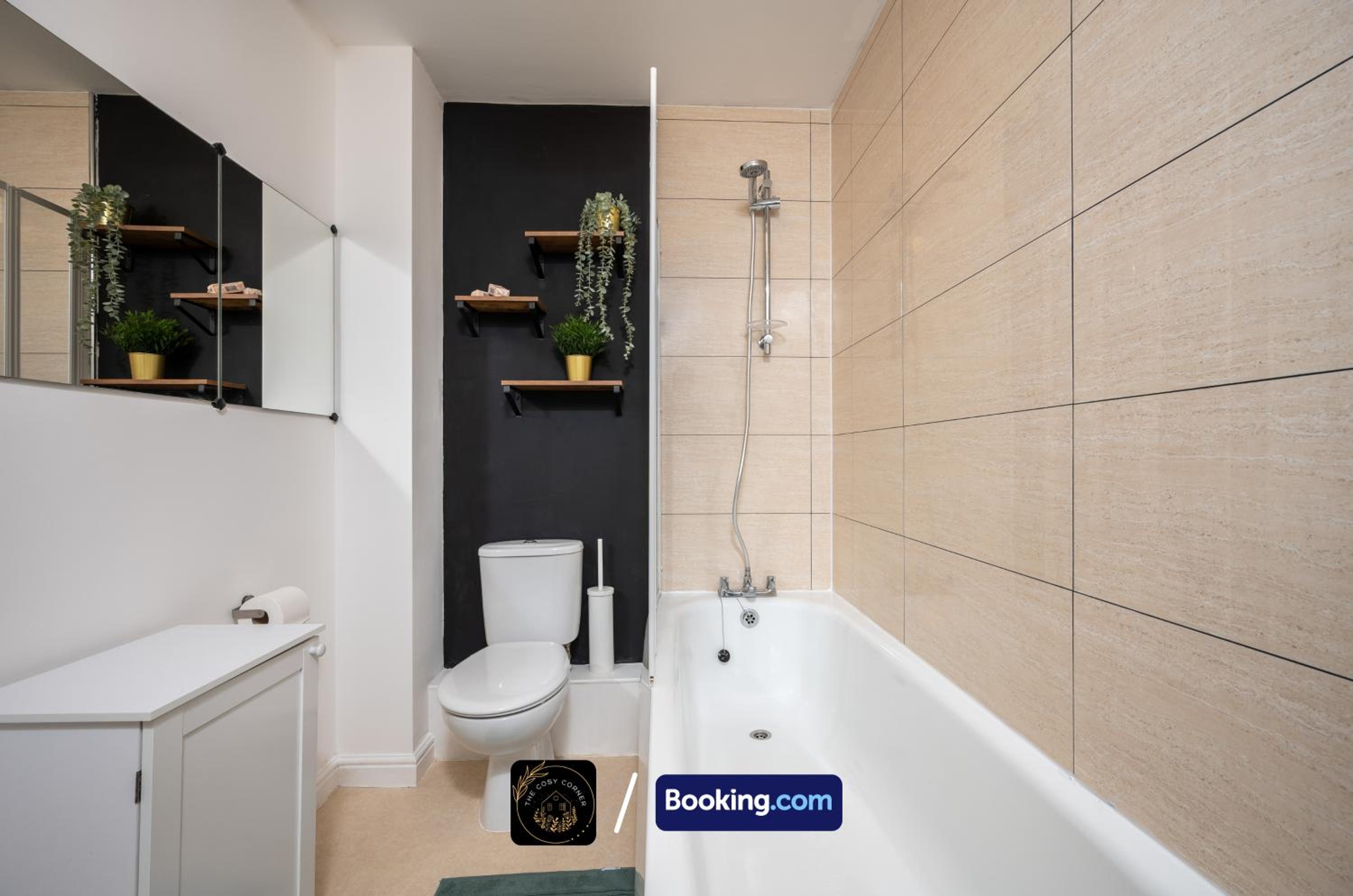 Cosy 4-Bed House l Garden l Free Parking l WiFi l Specious l Hosted by The Cosy Corner Nationwide