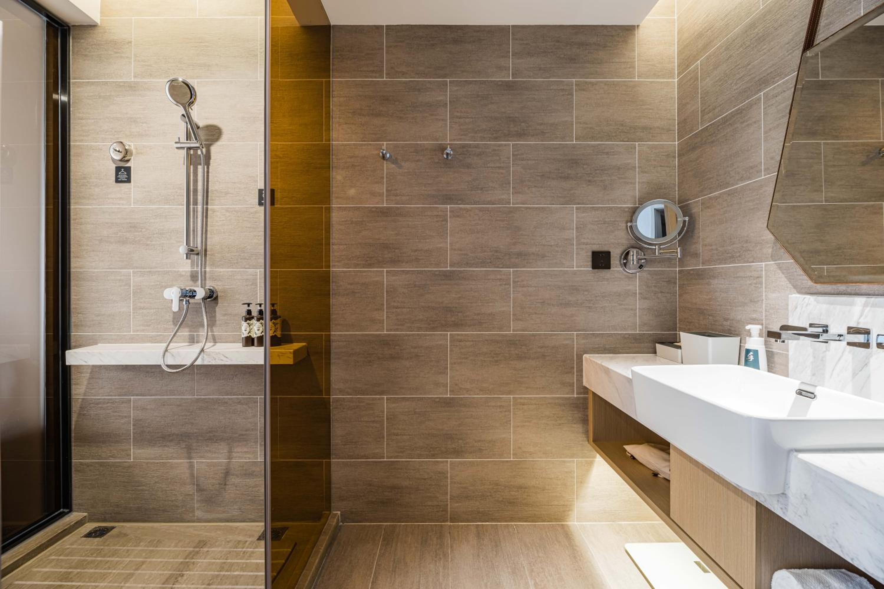 Atour Hotel Tonglu Fuchunjiang