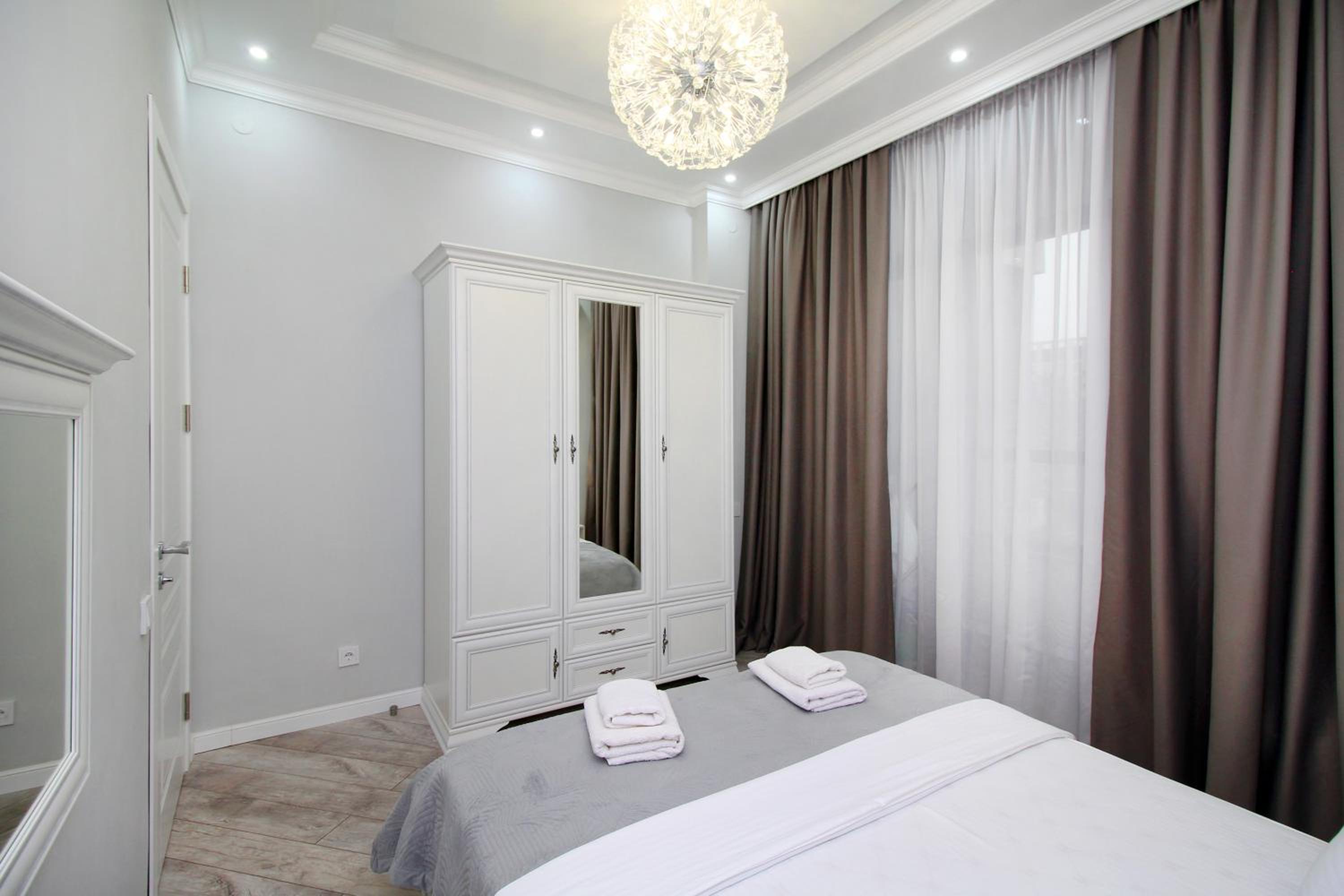 Amir Apartments, Business Class