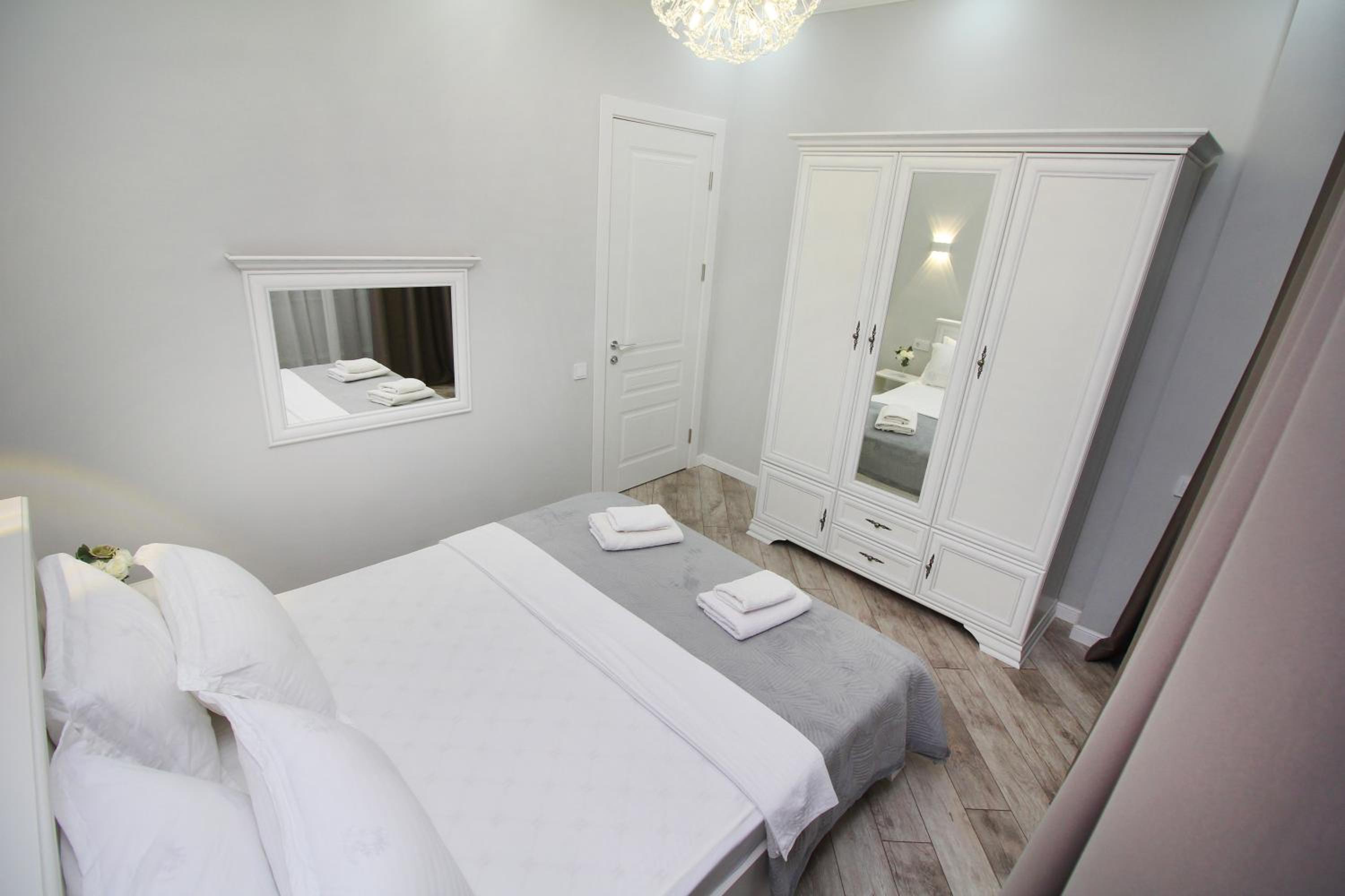 Amir Apartments, Business Class