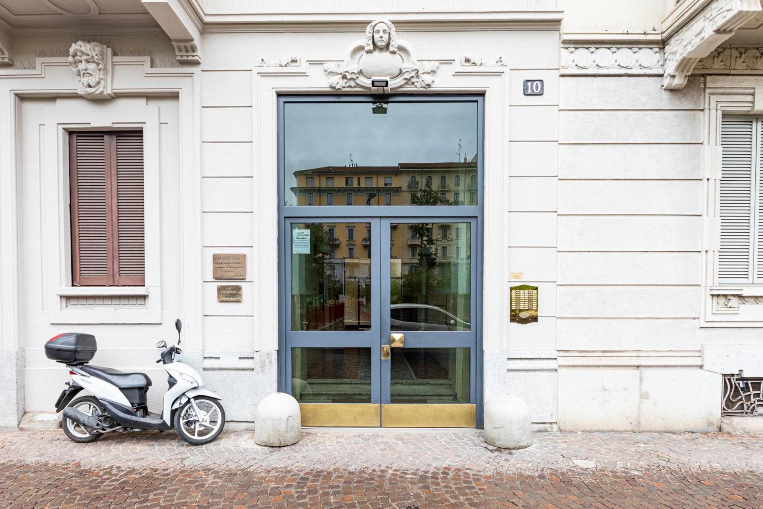 Piazza Gramsci Amazing Apartment with Balcony - Top Collection