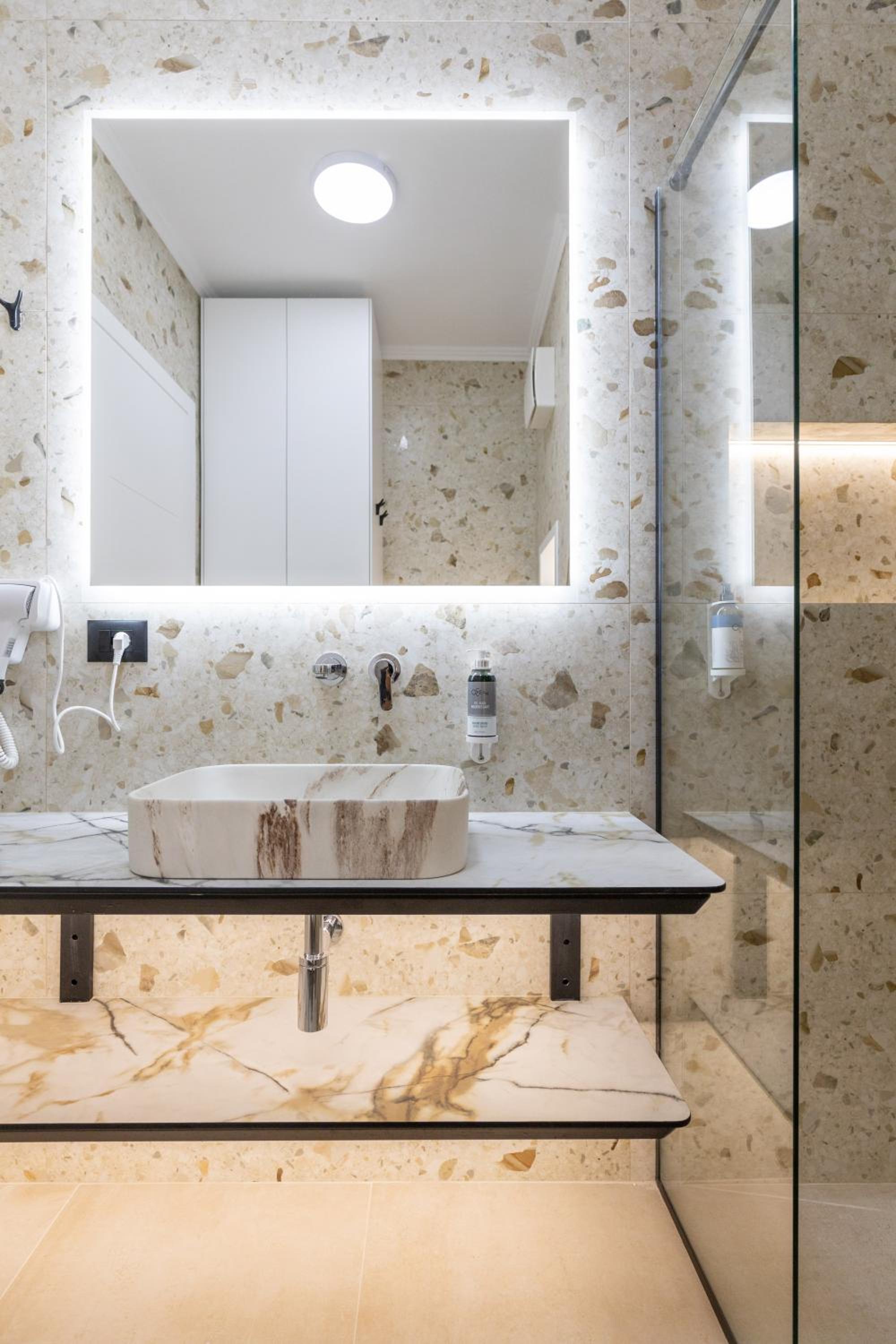 The View - Ruby, Luxury, Central