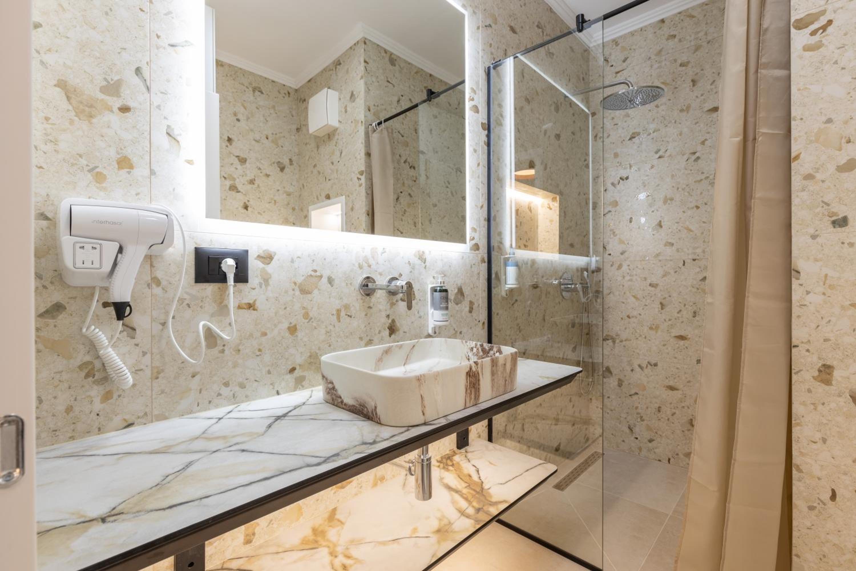 The View - Ruby, Luxury, Central
