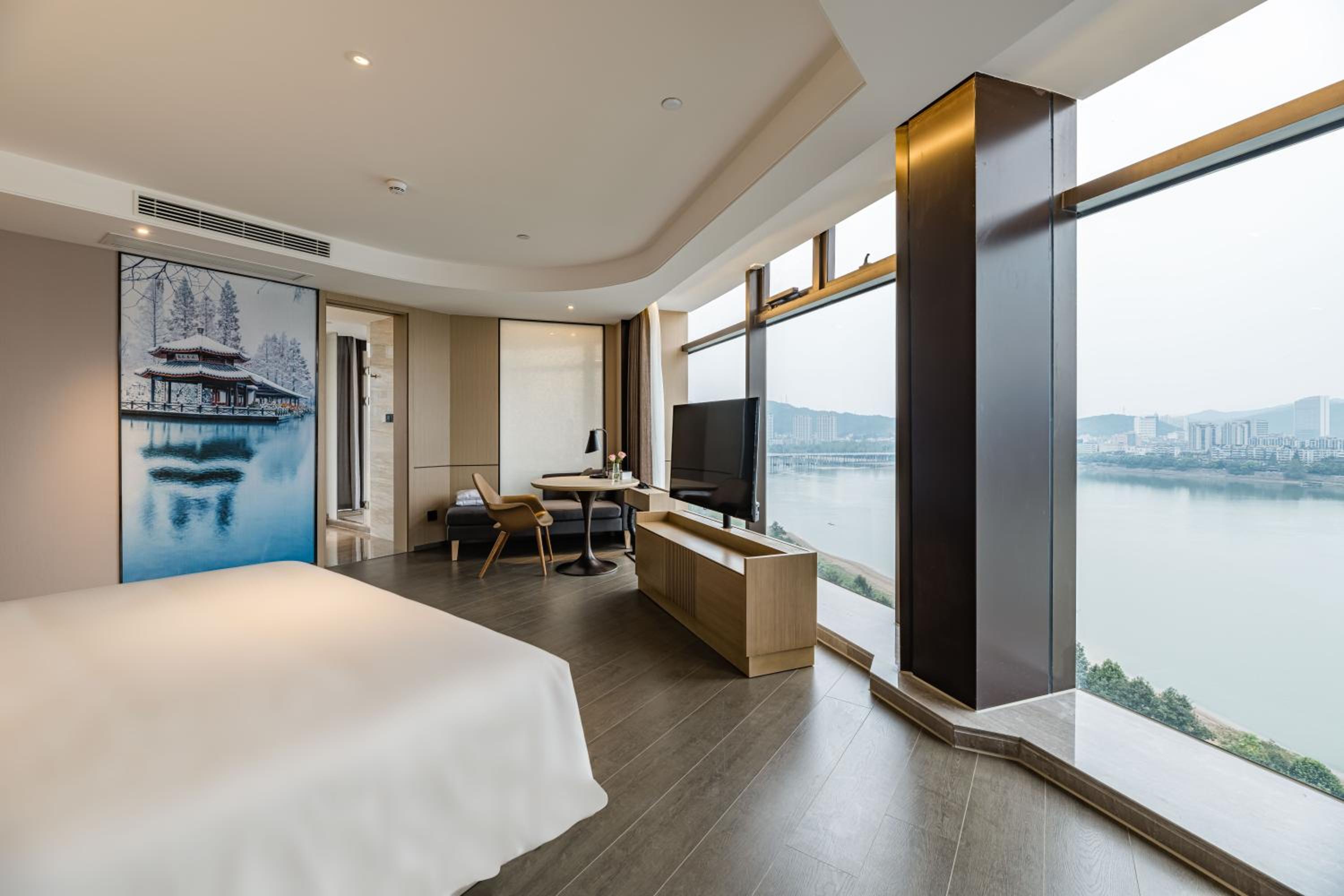 Atour Hotel Tonglu Fuchunjiang