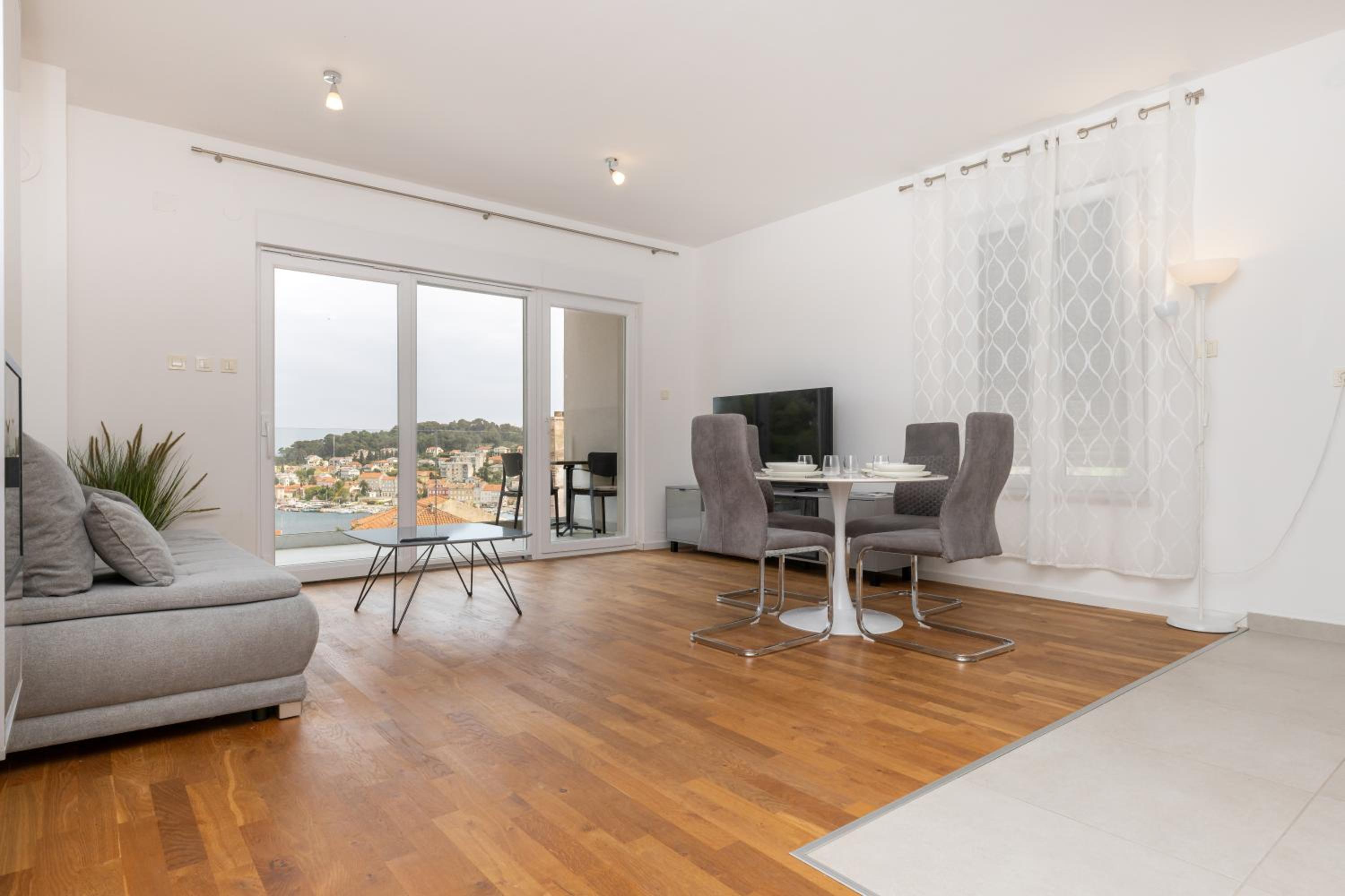 Nava-Apartment with beutiful view and garage space view 2