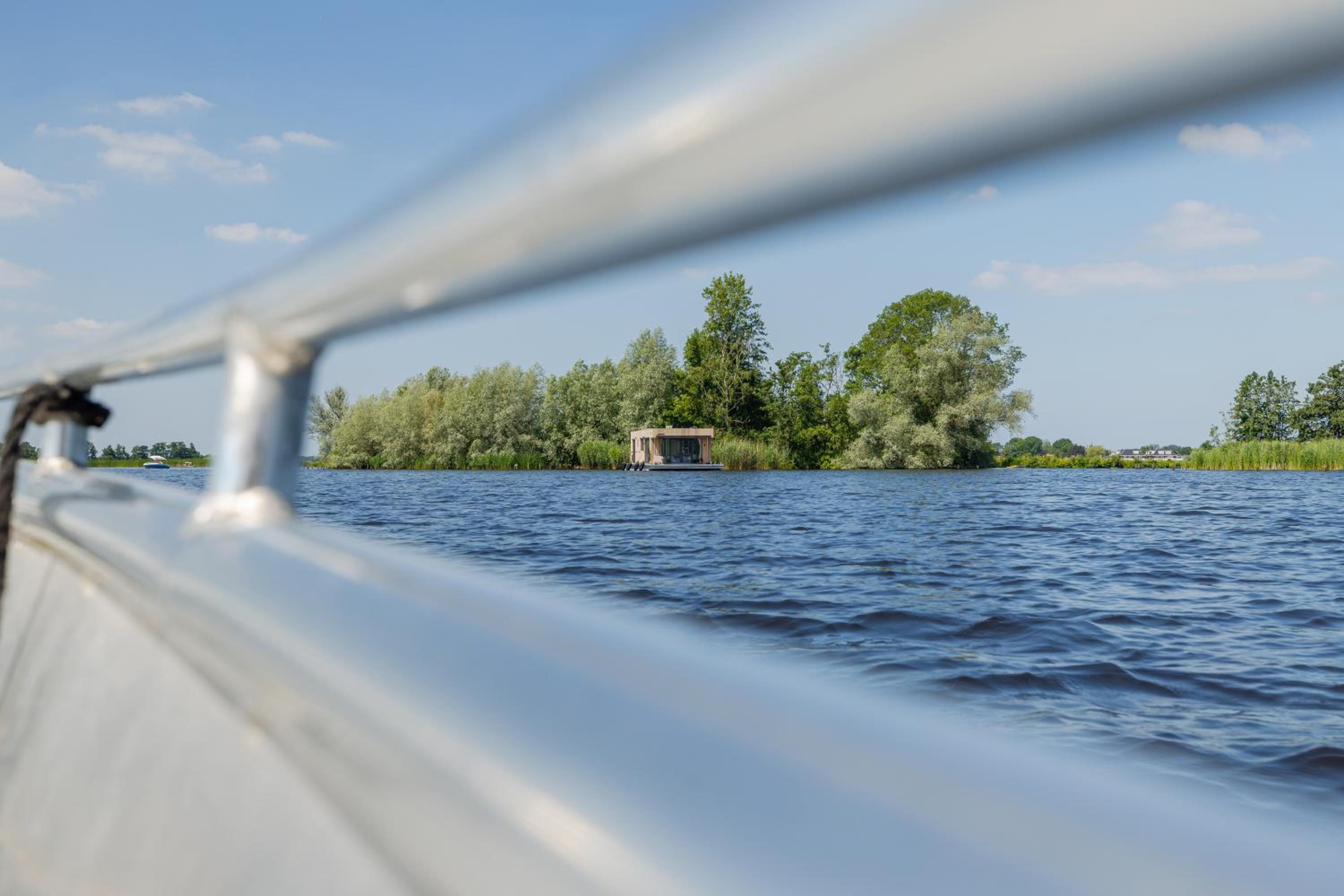Surla houseboat 