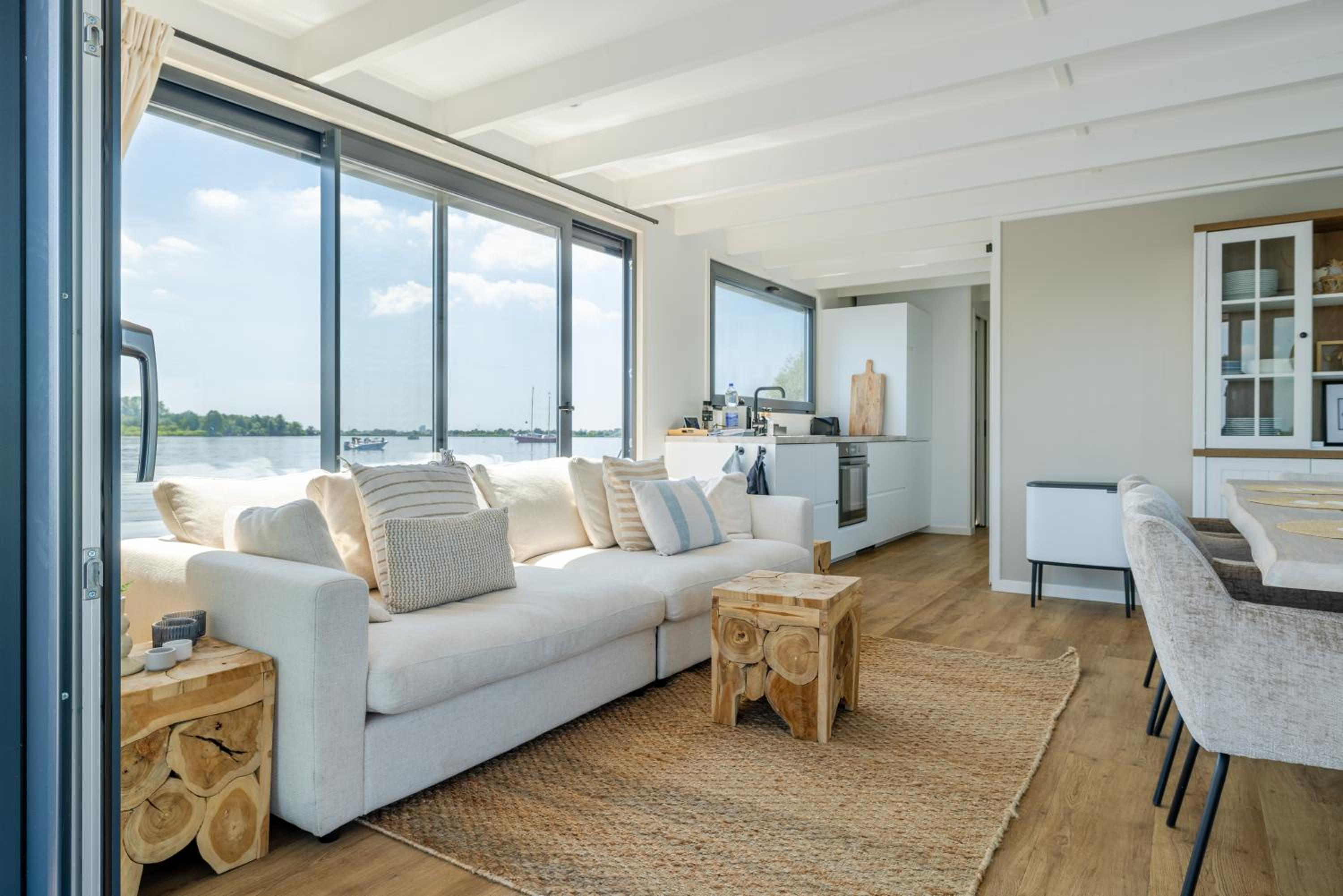 Surla houseboat 