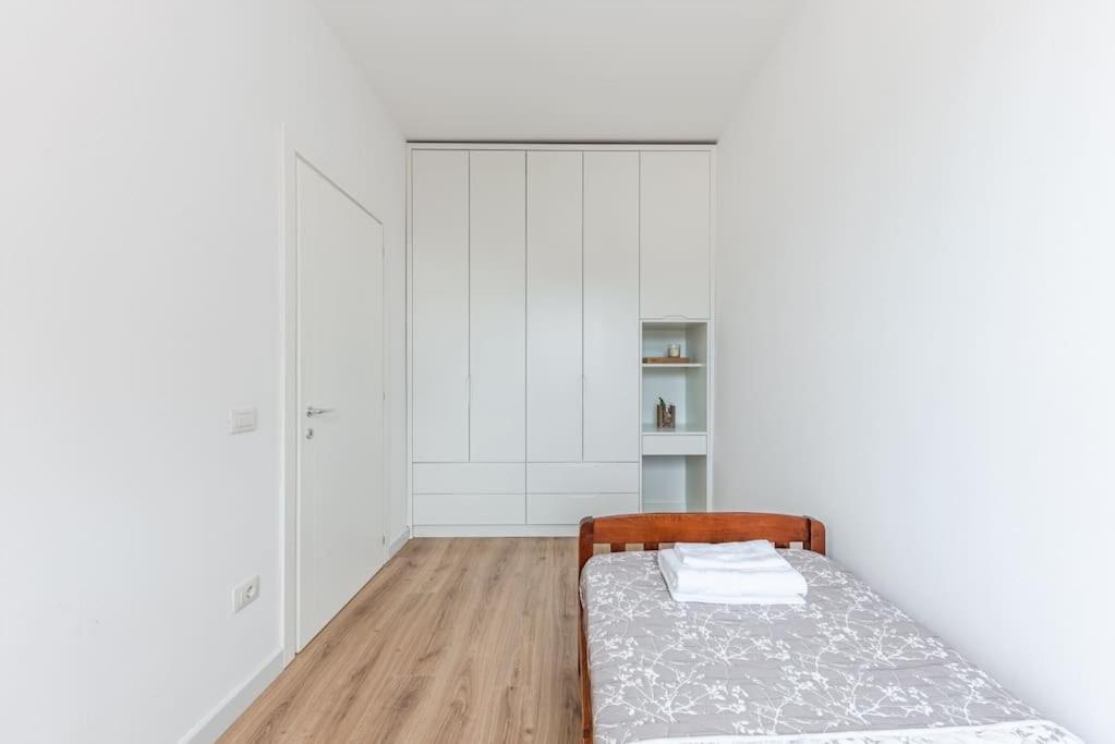 2-BR Apartment close to Radio Shkodra Roger That by Pik Host