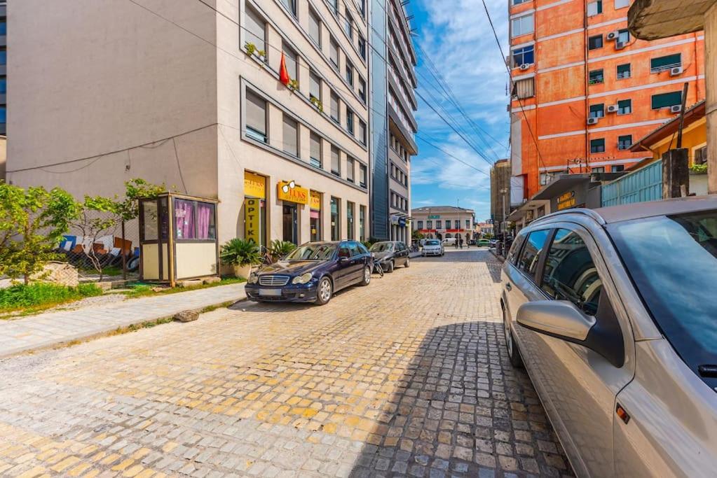 2-BR Apartment close to Radio Shkodra Roger That by Pik Host