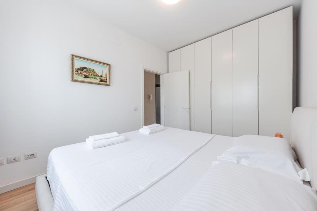2-BR Apartment close to Radio Shkodra Roger That by Pik Host