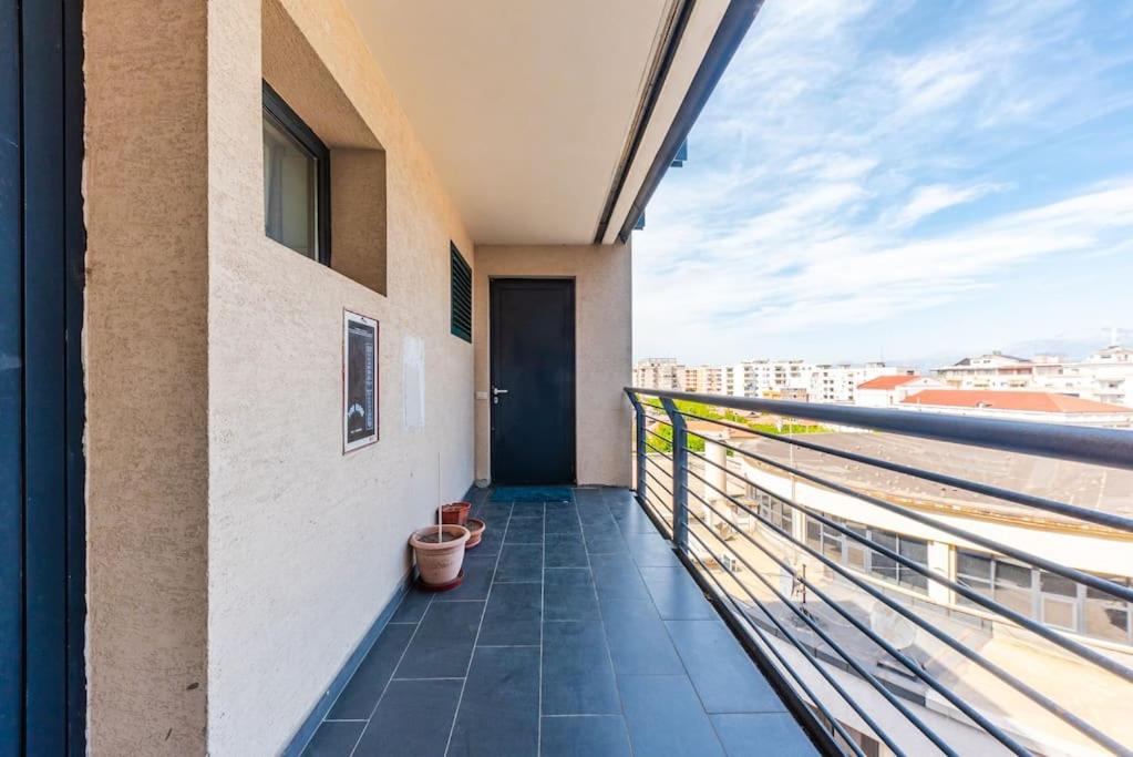 2-BR Apartment close to Radio Shkodra Roger That by Pik Host