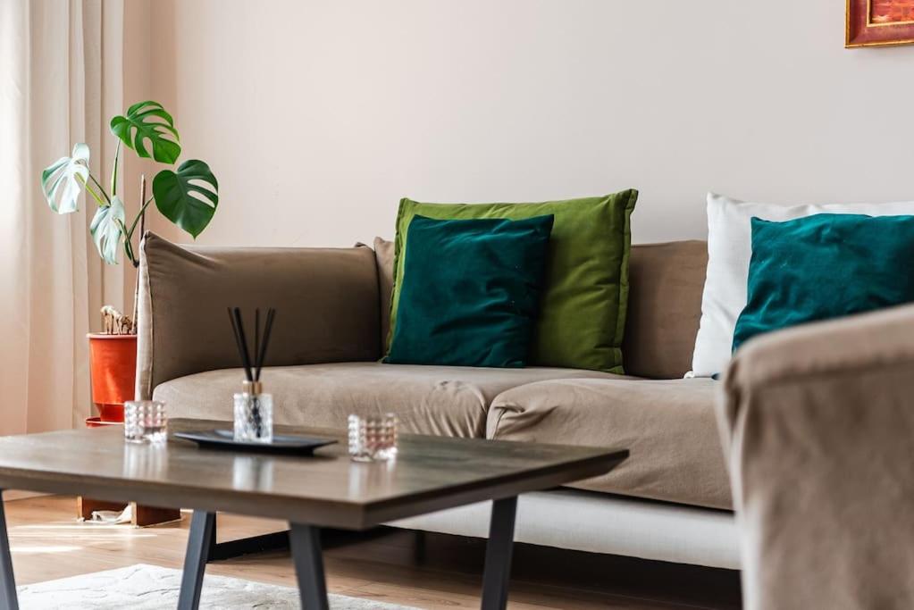 2-BR Apartment close to Radio Shkodra Roger That by Pik Host