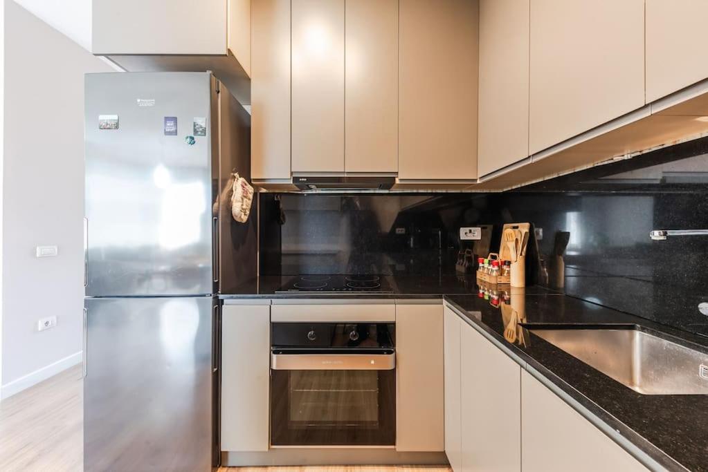 2-BR Apartment close to Radio Shkodra Roger That by Pik Host