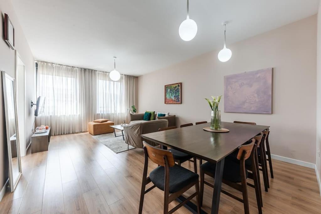 2-BR Apartment close to Radio Shkodra Roger That by Pik Host