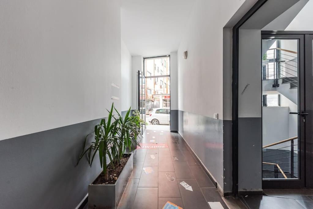 2-BR Apartment close to Radio Shkodra Roger That by Pik Host