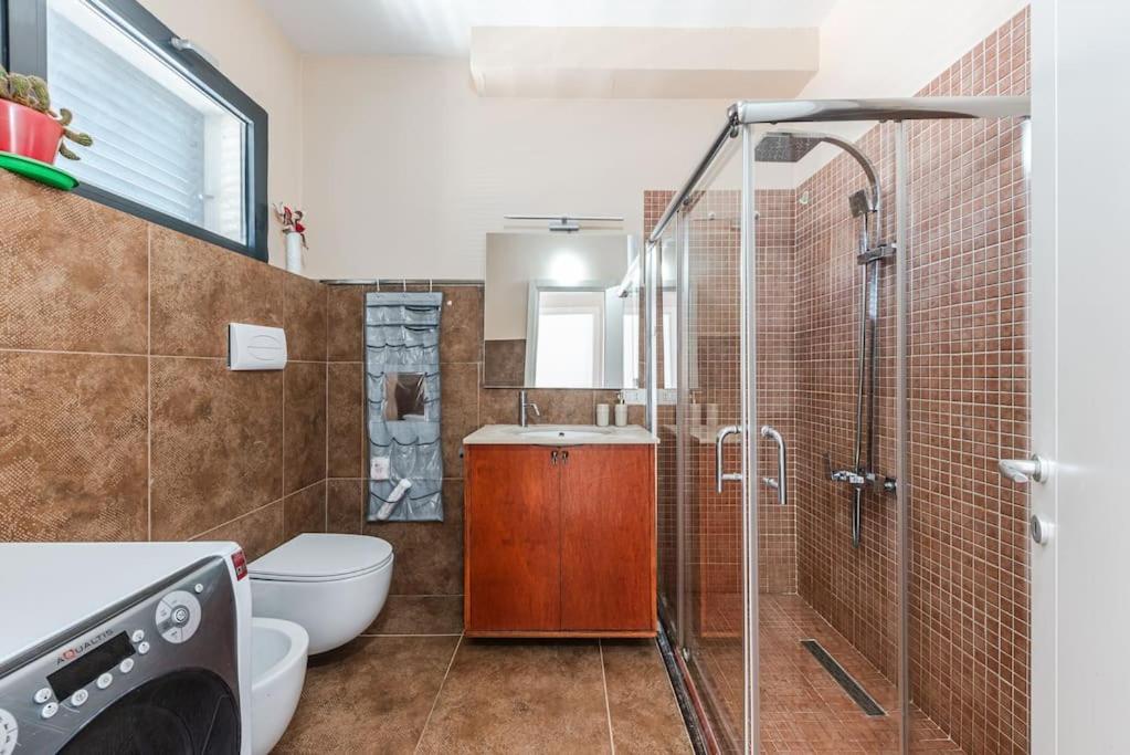 2-BR Apartment close to Radio Shkodra Roger That by Pik Host