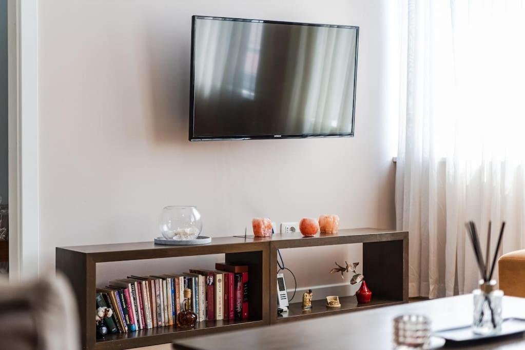 2-BR Apartment close to Radio Shkodra Roger That by Pik Host