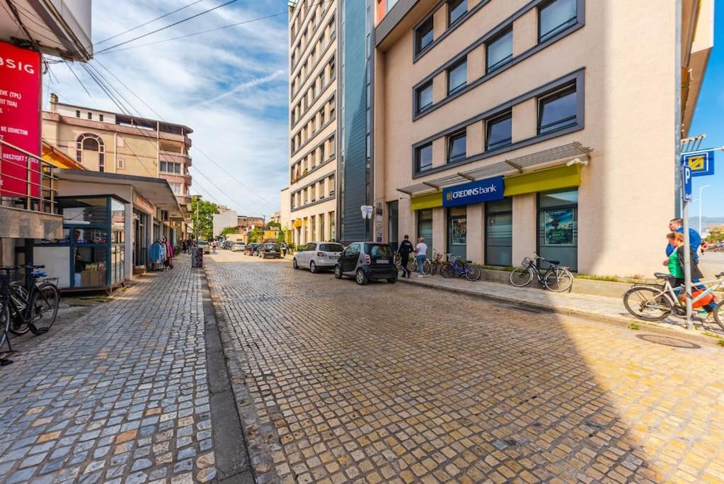 2-BR Apartment close to Radio Shkodra Roger That by Pik Host
